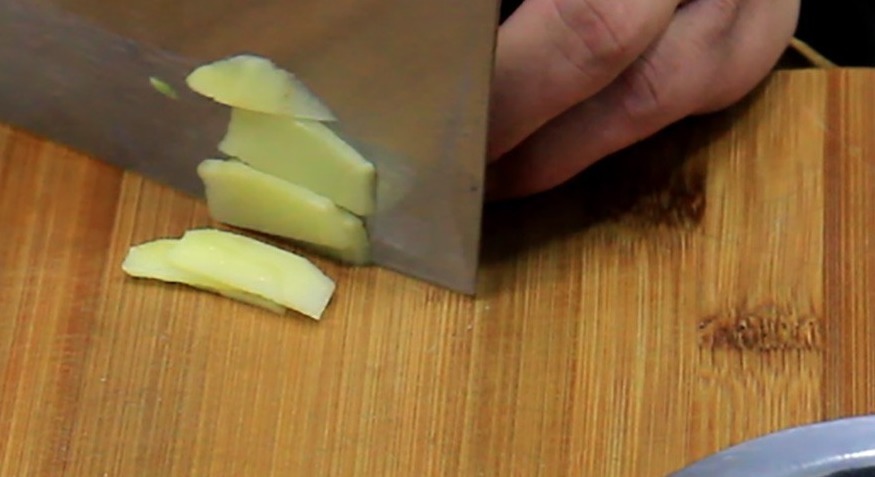 清炒腐竹有窍门,学会这个做法,腐竹劲道无硬芯,清淡不油腻