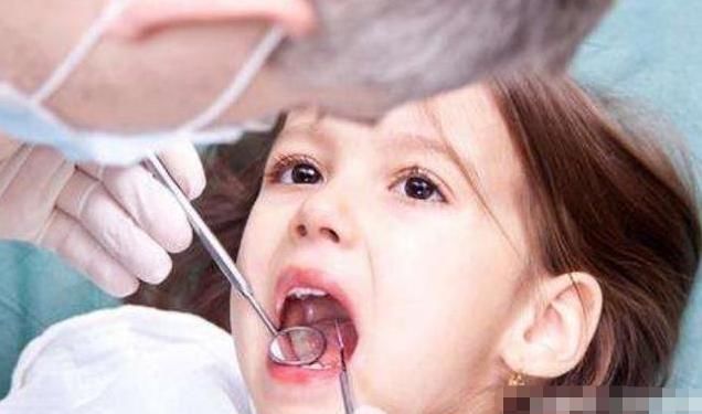 孩子|6岁男娃长“双层牙”,老人的“坏习惯”害了娃,你家有这习惯吗