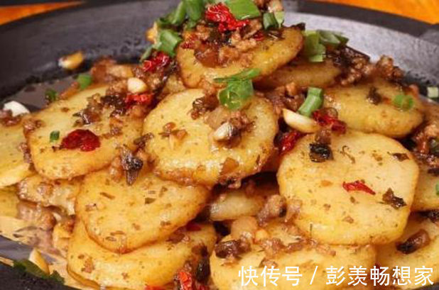 排骨|美食推荐芹菜炒香干，铁板土豆，蒜香炸排骨，卤鸡爪的做法