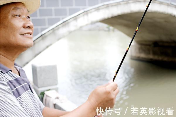 夜跑|坚持夜跑两年多,60岁大爷,到头来得到了什么?