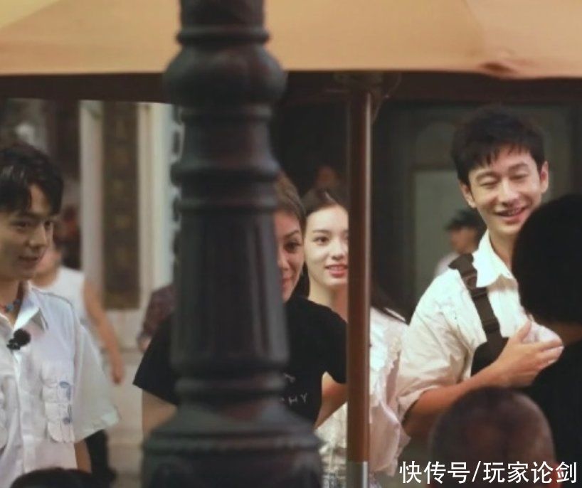 丁真|《中餐廳5》路透，全員穿復(fù)古風(fēng)服裝，這個飛行嘉賓來頭可不小