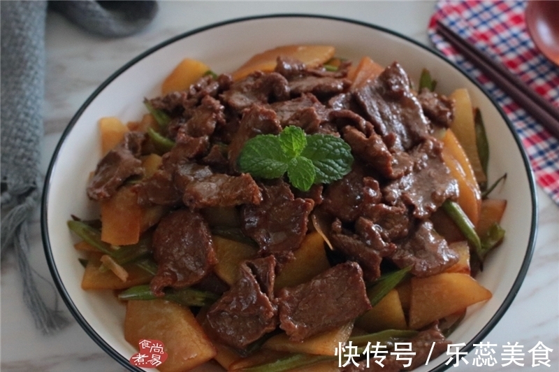 丝瓜肉片汤|一家三口的晚餐,荤菜搭配,加起来不超过40块,吃的美滋滋