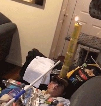 |搞笑GIF:人生难免磕磕碰碰,尤其是过河的时候