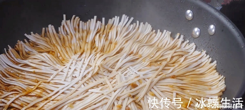 面条不要水煮，换种新吃法，比水煮好吃比炒简单，一周吃6次不多！