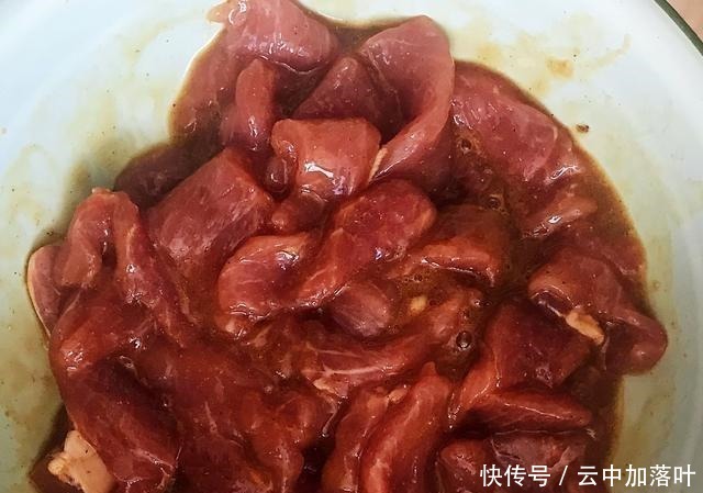 煮肉片的方法简单肉菜，味道却令人难忘