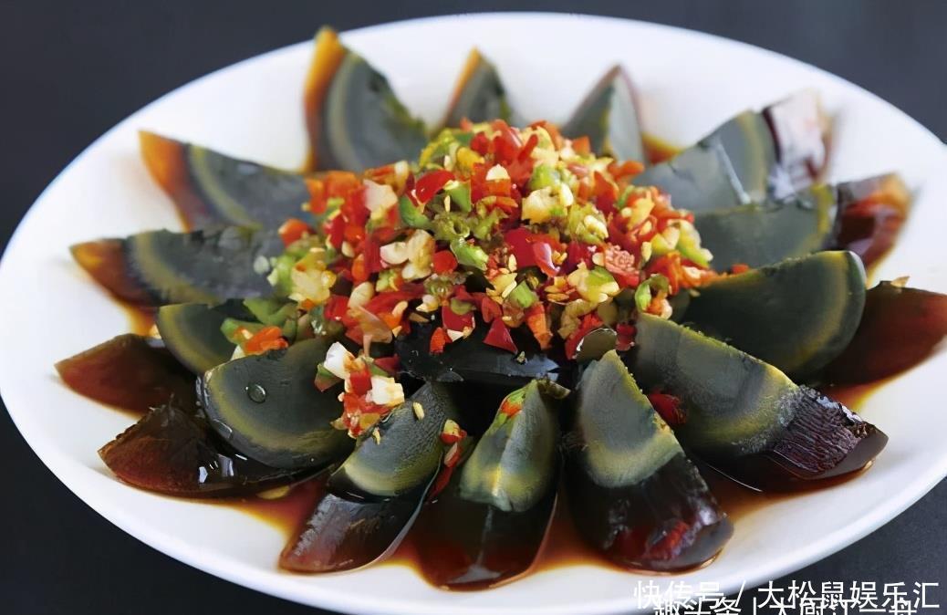 凉拌皮蛋,很多人都不会调料汁,大厨教你一招,和饭店的味道一样
