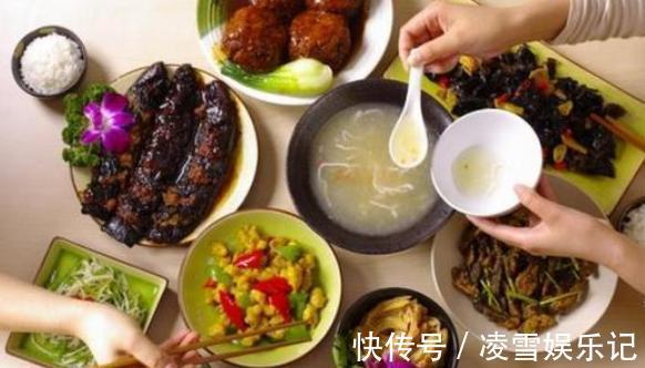 朋友圈|宝妈在朋友圈晒婆婆做的“月子餐”,丈夫看到后,将亲妈送回家