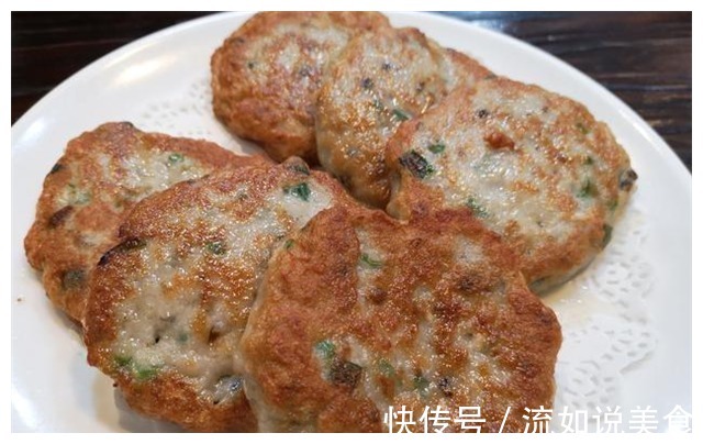 每次我家做这个鱼饼，孩子都会抢着吃，方法简单，口感不柴也不腻