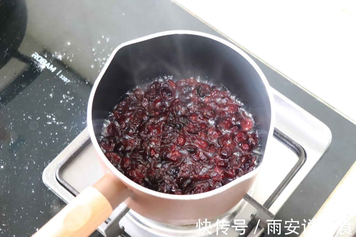 家庭版的老婆饼做法简单,果味十足,香气浓郁