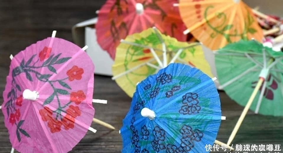 绿舌头|小卖部已经“消失”的零食,吃过3种以上的,估计都快奔三了吧