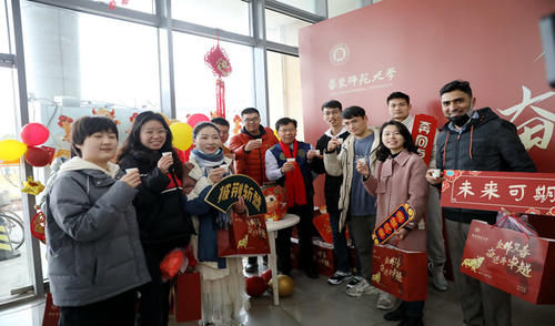 年夜饭太好吃了！这个除夕，华东师大师生共饮“生态幸福酒”共话幸福年