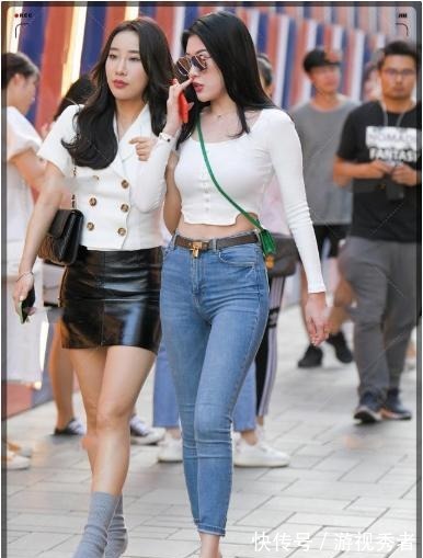 紧身衣 与高腰牛仔裤搭配的是紧身针织衫,设计独特,很庄重!