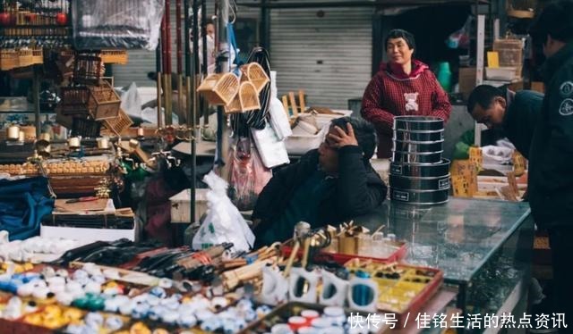 摆地摊|古玩市场那些曾靠摆地摊年入百万的商贩,如今过得怎么样了