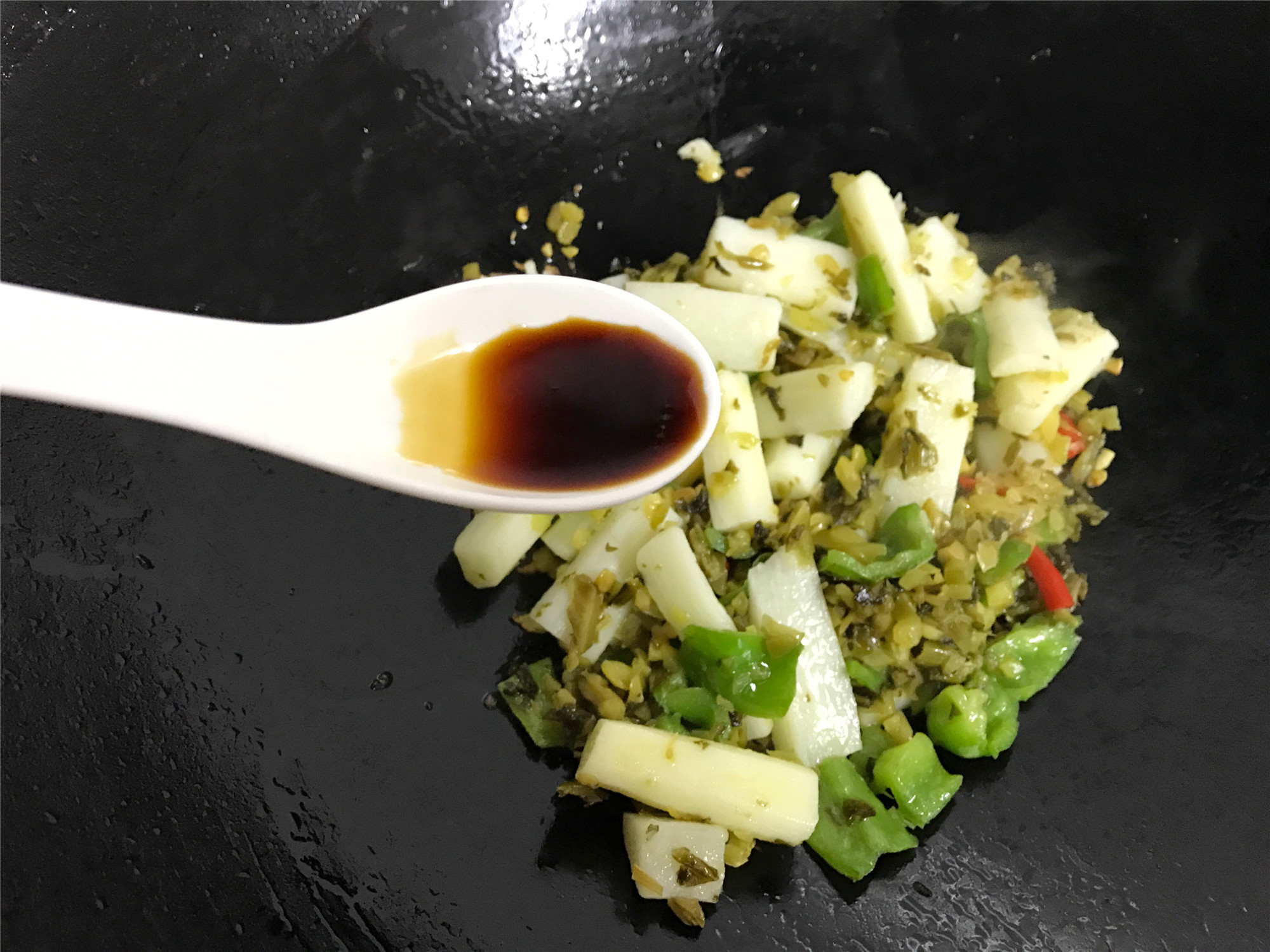 山药此做法,比大鱼大肉还好吃,鲜美下饭,我家隔三差五做一次