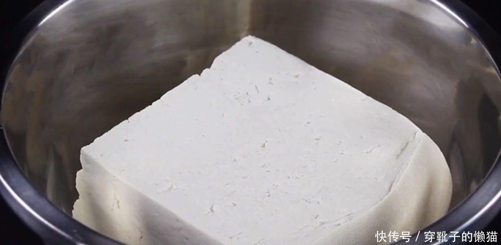 豆腐丸子,孩子特别喜欢吃,鲜嫩营养又美味,每次做一大锅不够吃