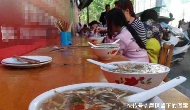 天天|这家小店20年只卖一碗汤,店里天天挤不下,顾客坐街边也要喝1碗