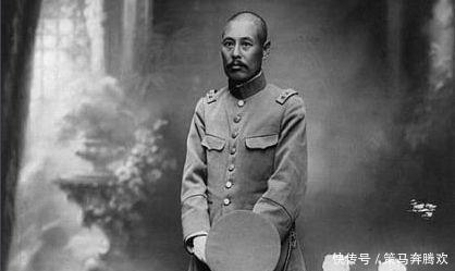 老头|日军见一老头坐在棺材旁,老头说一句话,日军离开!