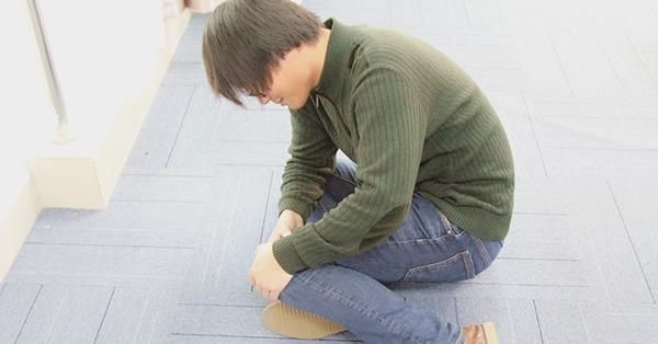 动作|为什么在深蹲时，膝盖总会听到“咔咔”的声音？原因是什么？