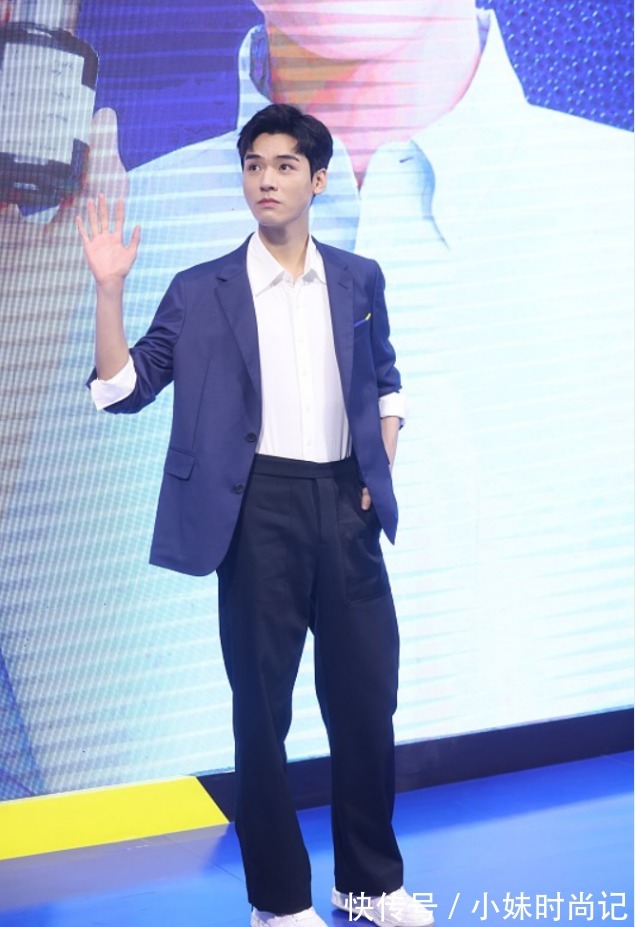 西装|龚俊真拥有一张好皮囊,穿西装侧颜太迷人,身材又瘦又高让人心动