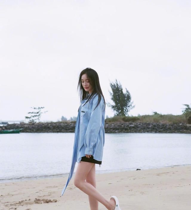 阔腿裤|别再穿“大妈衫”了,女人到了中年穿衣更要讲究,这么穿魅力翻倍