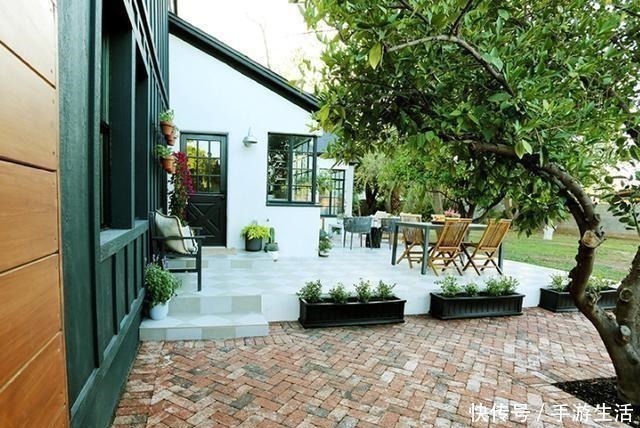 翻新|有个50㎡的大院子真是奢侈,种几棵树铺上草坪,带着孩子撒欢儿!