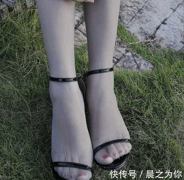 高跟鞋 精致小脚丫穿上美丽高跟鞋,搭配肉丝袜优雅迷人