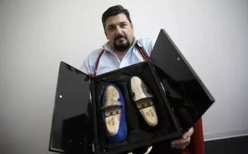 钻石|全世界最贵的鞋,镶嵌了一颗30克拉的钻石,运用纯金打造