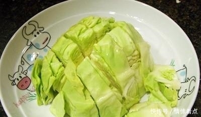 饭店炒的包菜为啥又香又脆，自己却总做不好，大厨：关键在这一步