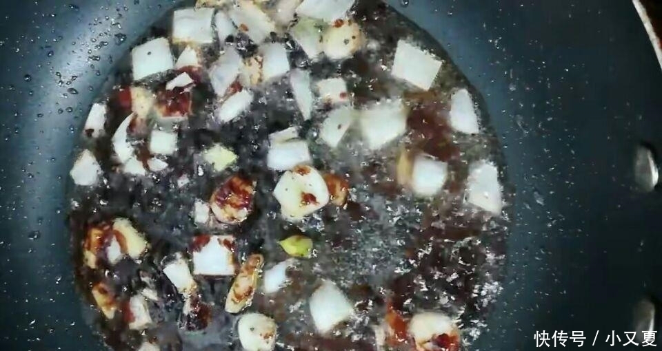 冬天最馋蒜臺,我隔3差5做一次,搭配此物鲜美开胃,杀菌防感冒