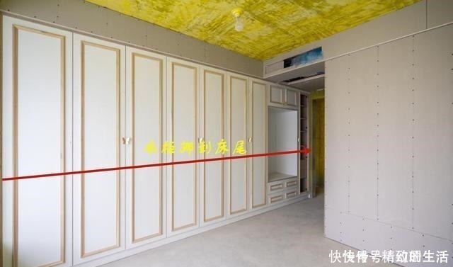 衣柜|把衣柜挪到床尾，你才知道收纳空间有多大！整整一排，还多个书桌！