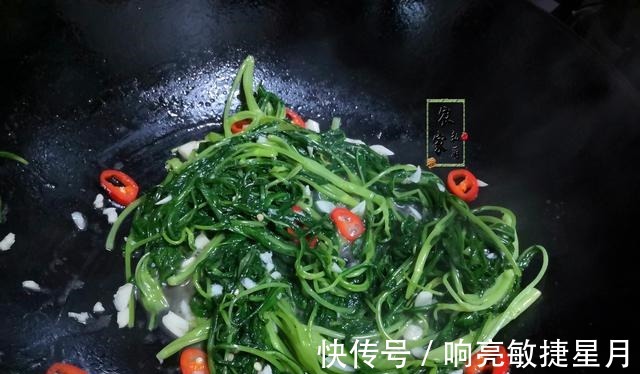 绿叶菜|别拿绿叶菜不当大餐，正当季虫害少，简单一炒碧绿脆嫩营养又好吃！