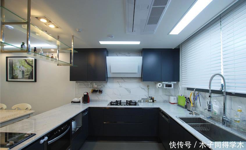 衣帽间|但凡买得起大平层,我都这样装,151㎡大气奢华,全屋黑色很高级