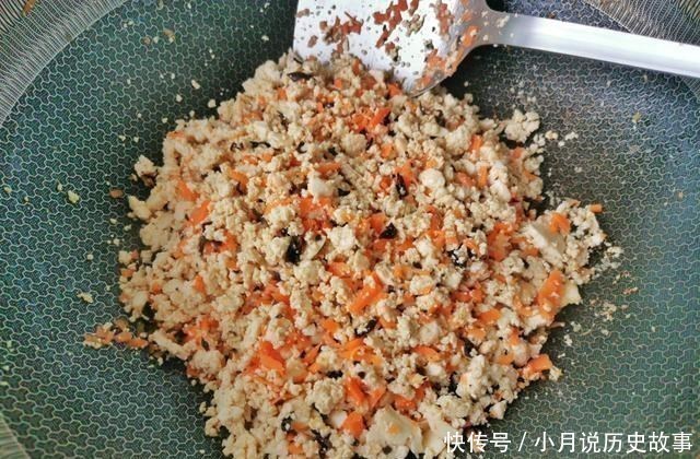 豆腐别知道炖,用来拌馅儿包饺子,比肉馅儿还受欢迎,关键是省钱