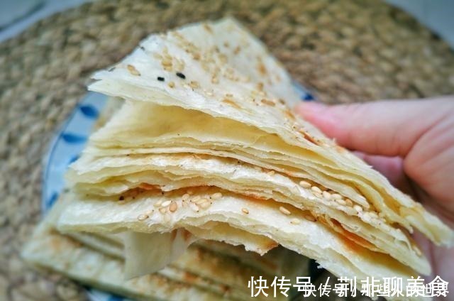 无需发面,家常烙饼这种做法,外酥里软层次分明,放凉了都不硬
