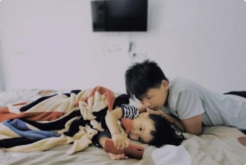 幼儿园|二胎“随母姓”才公平?等孩子上幼儿园以后,问题就会逐渐显现