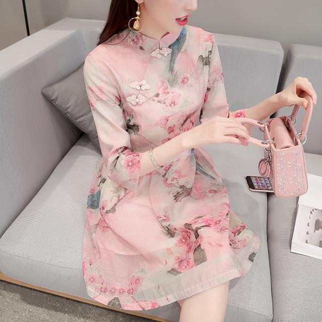 刺绣 秀丽改良版旗袍,尽显东方女性优雅韵味