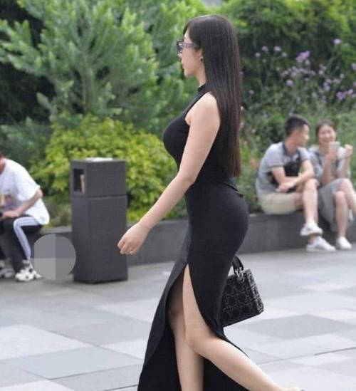 优雅 姿态优雅的连衣裙美女,长裙飘飘,妩媚动人!