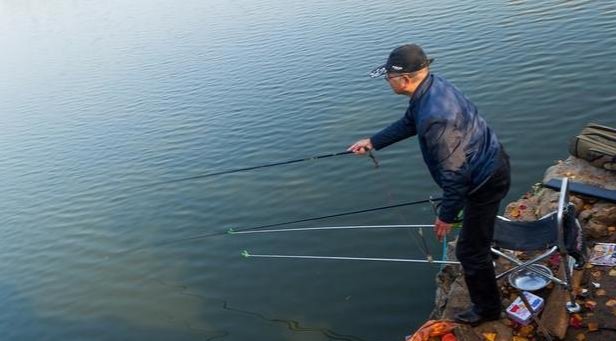 钓鱼空军不用愁，学会我这四种遛鱼技巧，遇到大鱼再不会切线了