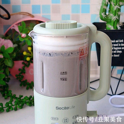 黄豆|从小吃乌发黑芝麻豆浆长大的我，谁敢说我这做法不正宗