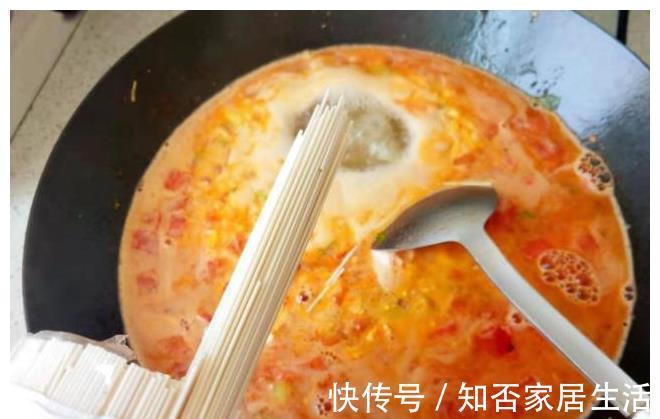 西红柿|做法简单西红柿鸡蛋面,好看好吃酸甜爽口,食材简单又美味