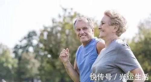 睡眠时间|糖尿病人，不改正四个行为，血糖会更高，坚持“4个一”，能救命