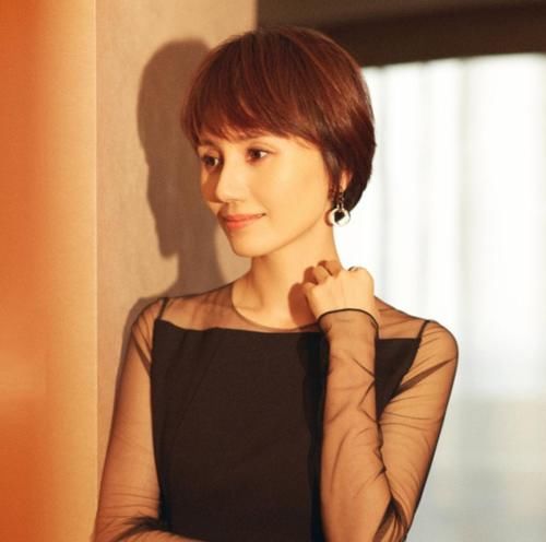 60岁阿姨选择什么发型显年轻？5款减龄发型，时髦好气质