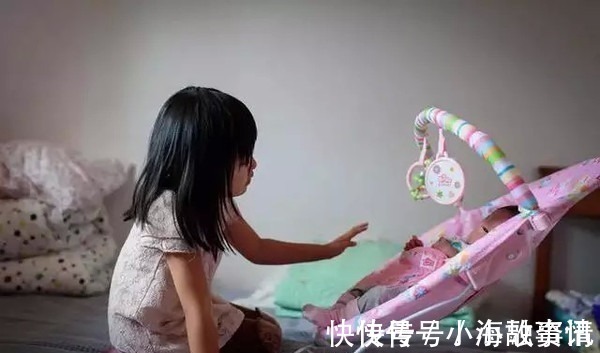 小林|哥哥哄弟弟一起睡着后,妈妈掀开被子看到这一画面,心都要暖化了