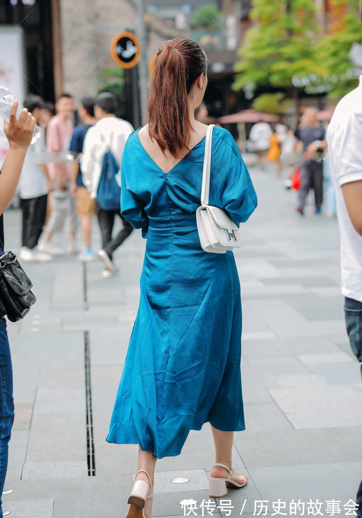 连衣裙 蓝色各异搭配出来，气质风格大不相同，选款与您共享蓝色衣服