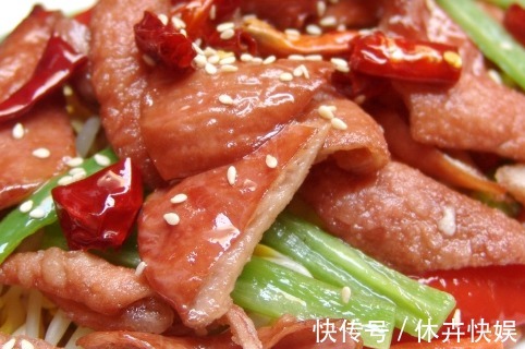 “大型美食展示现场”已营业,香辣入味,外酥里嫩,吃一口满嘴香