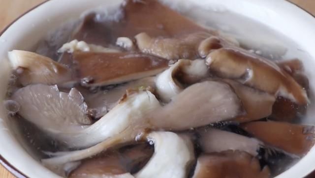 过年要多吃白菜，学会这老吃法，做法简单，鲜香多汁，寓意还特好