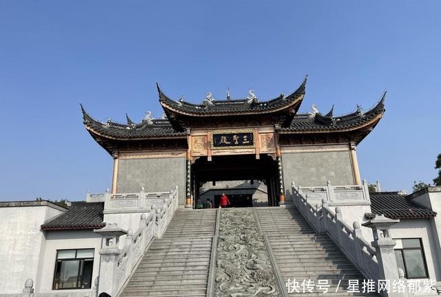 小镇|琼楼玉宇衢江边:相遇暖冬下的龙游红木小镇