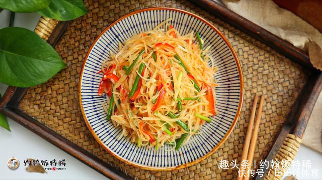 凉拌土豆丝，先焯水就错了，记住这4个步骤，简单开胃，脆嫩爽口