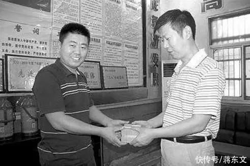 人生|从捡破烂到亿万富翁，他是怎样逆袭人生的？