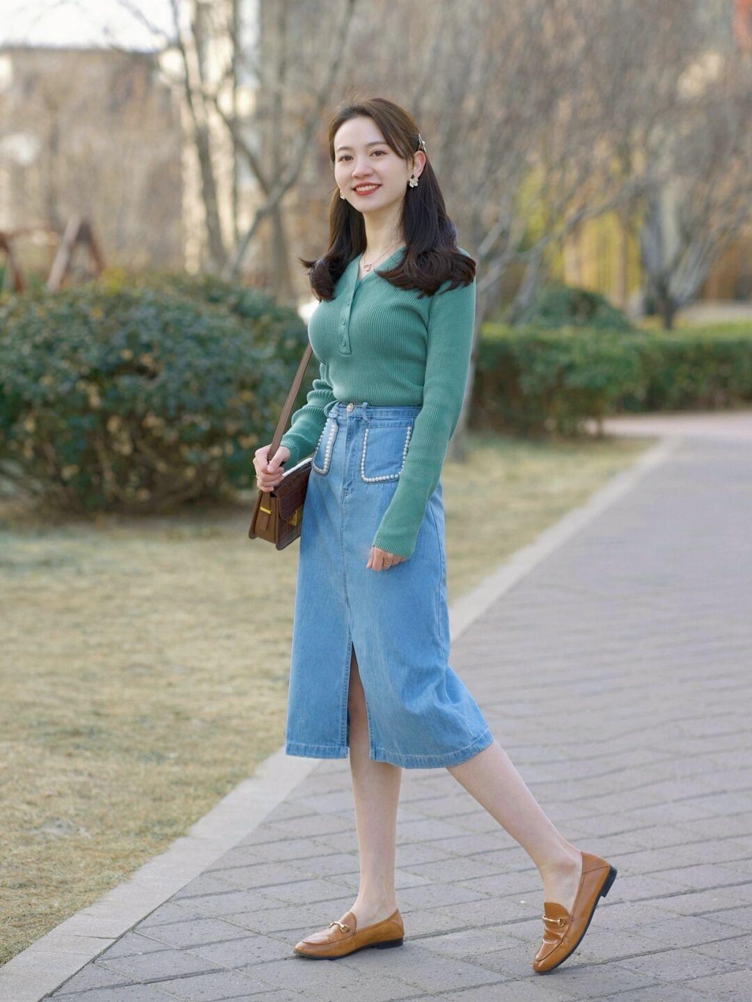 博主|气质是由内而外散发的,会穿“毛衣”很重要,美的像小姑娘